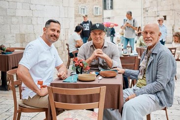 John Malkovich otkriva čari Hrvatske! Gdje je sve boravio, što ga je potpuno osvojilo i zašto ga je hrvatski način života posebno inspirirao?
